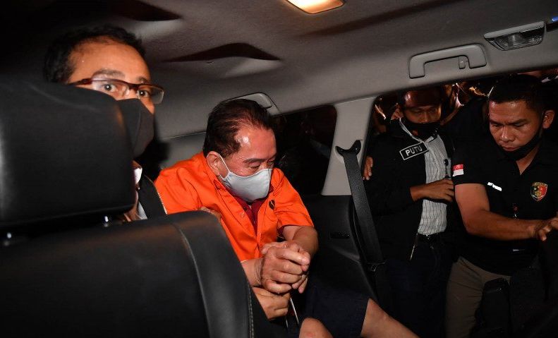 Buronan BLBI dan terpidana kasus cessie Bank Bali, Joko Soegiarto Tjandra alias Djoko Tjandra ditangkap di Malaysia dan kembali ke Indonesia pada Kamis 30 Juli 2020 malam.