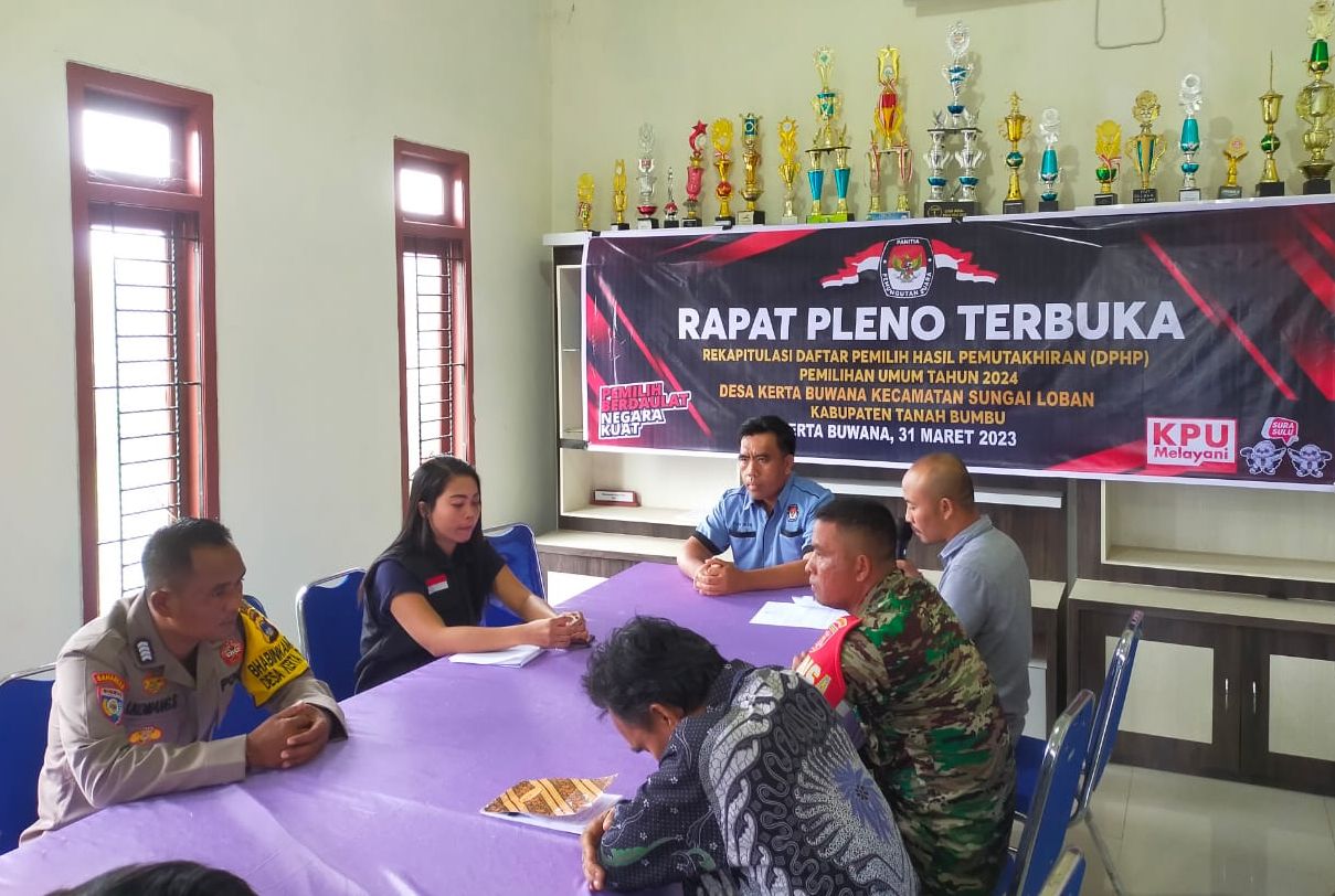 Rapat Pleno Terbuka Rekapitulasi Daftar Pemilih Hasil Pemutakhiran (DPHP) yang digelar di desa Kerta Buwana Kecamatan Sungai Loban