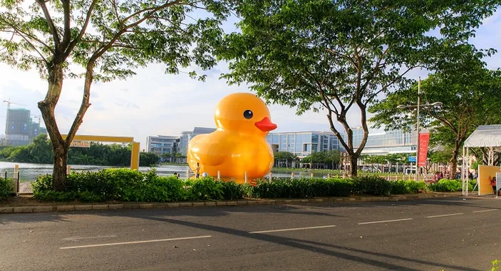 Curi Perhatian Wisatawan, Dua Bebek Karet Raksasa Muncul di Hong Kong