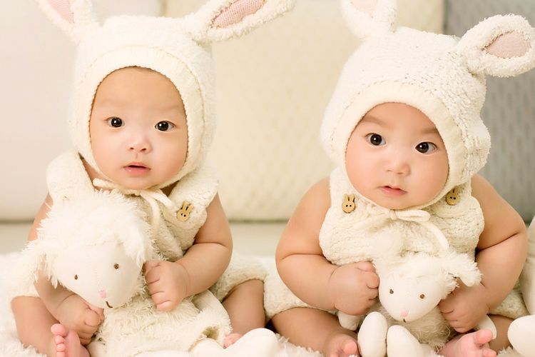 Modern Dan Kekinian Nama Bayi Kembar Perempuan Dengan Rangkaian Kata Beserta Maknanya