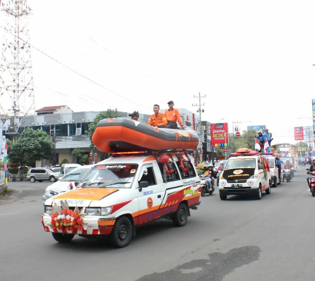 Salah satu kendaraan yang ikut dalam karnaval mobil hias Purwokerto