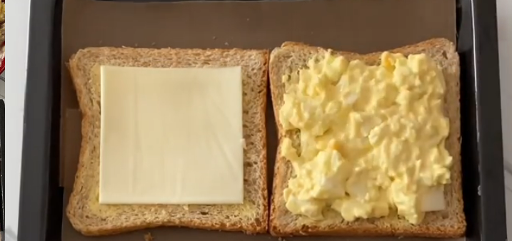 Roti Mayo dengan Keju dan Telur