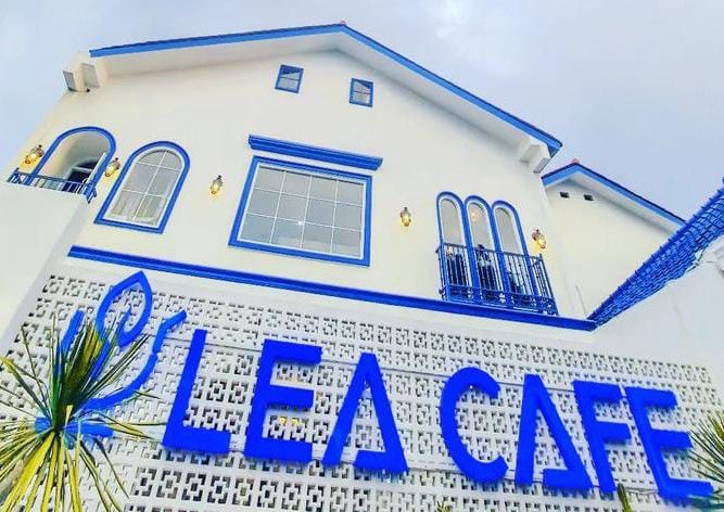 Lea Cafe di Tasikmalaya yang didesain dengan konsep ala Santorini.