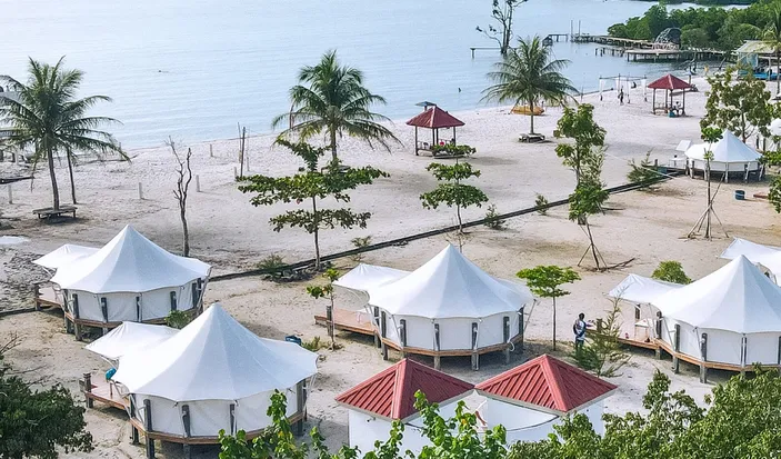 Pantai Viovio di Batam, Destinasi Wisata Indah dengan Glamping Mewah ...