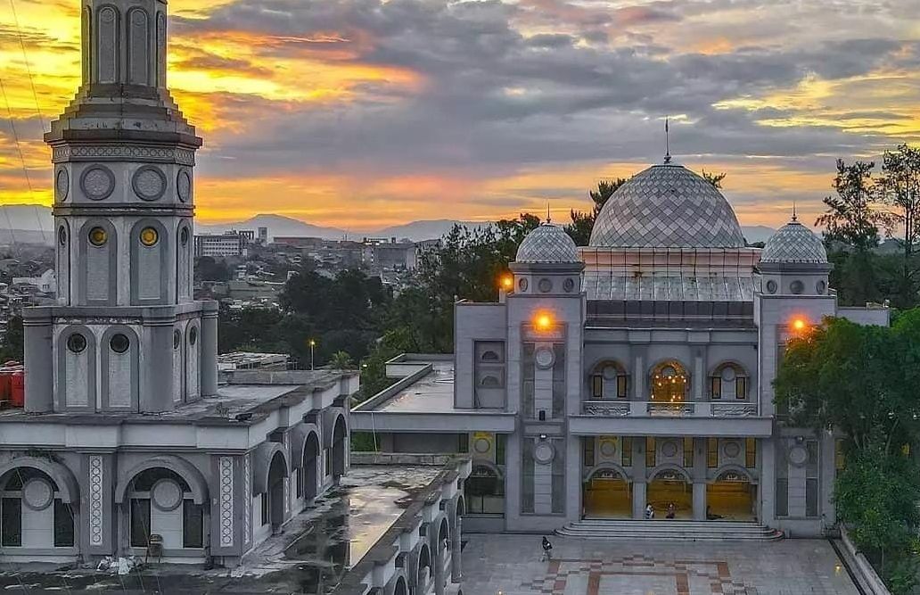Masjid Raya Bogor yang berlokasi di Jl Raya Pajajaran Kota Bogor.