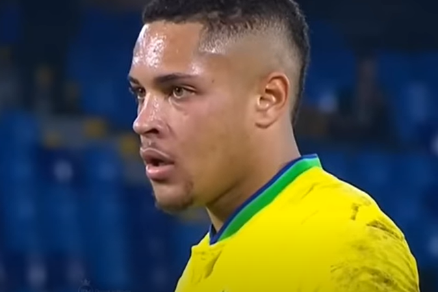 Vitor Roque dikabarkan ingin pindah ke Barcelona. Simak selengkapnya disini.