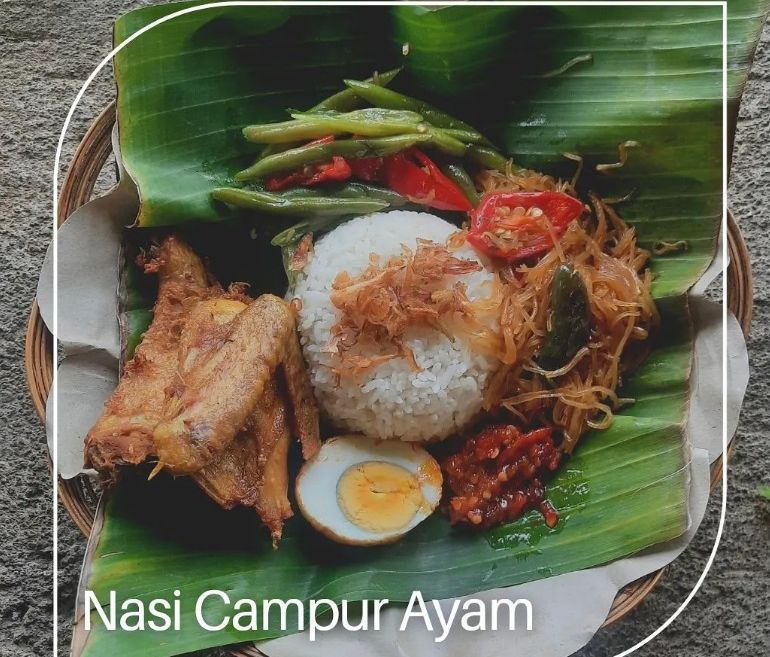 Warung Taru, salah satu tempat makan enak di Bandung yang menyajikan nasi campur 
