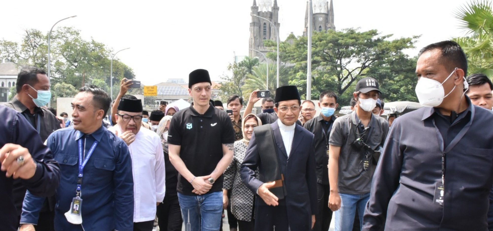 Kunjungan Mesut Ozil ke Masjid Istiqlal, Jakarta menunaikan sholat Jumat.
