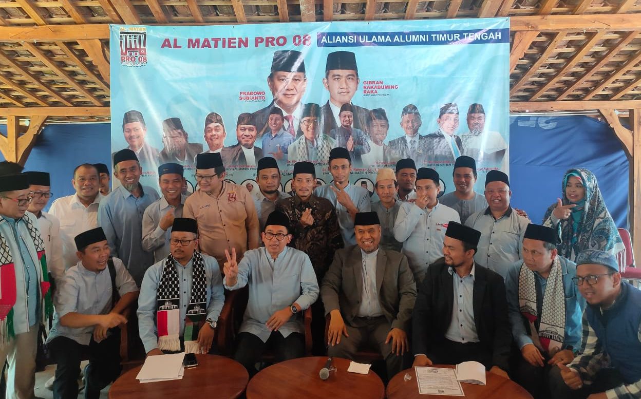 Para ulama Almatien saat beri dukungan ke Prabowo Gibran bertemu dengan Fadli Zon di Sentul Bogor 