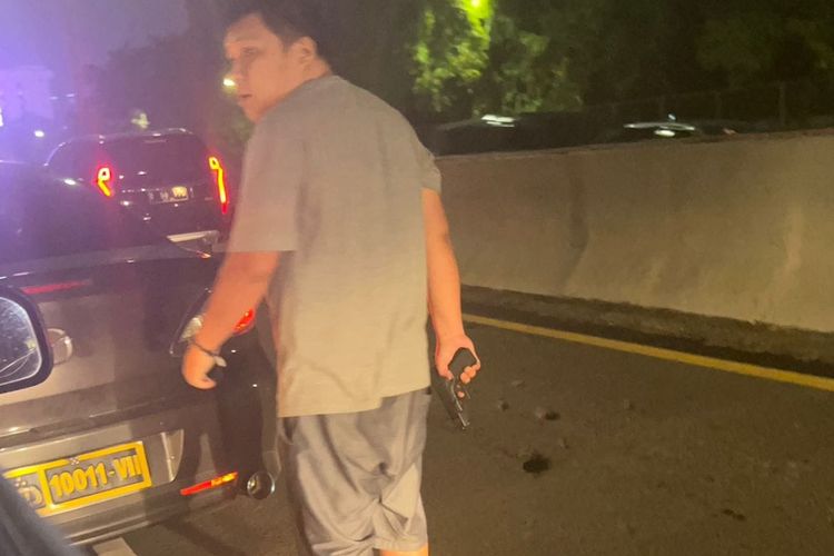 Polisi Kejar Pengemudi Mobil yang Aniaya Driver Taksi Online di Exit Tol Tomang Jakarta Barat