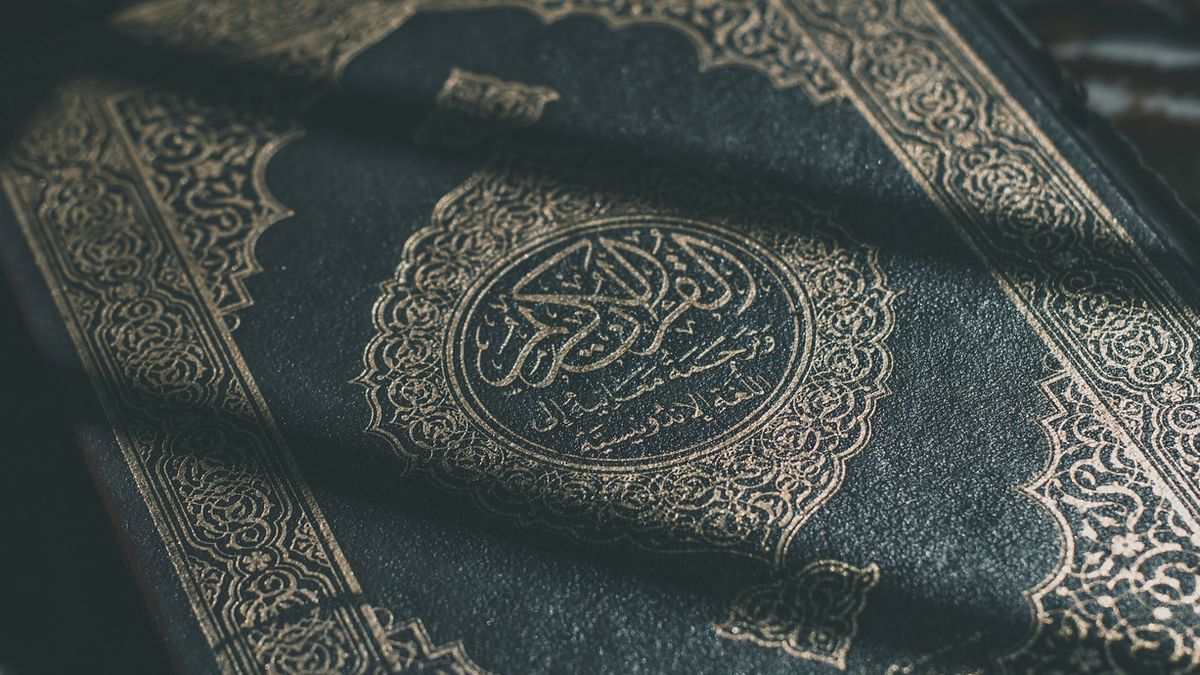 Pejabat Kemenhub Bersumpah Sambil Injak Al-Qur'an, Dilaporkan ke Polisi oleh Istrinya Sendiri