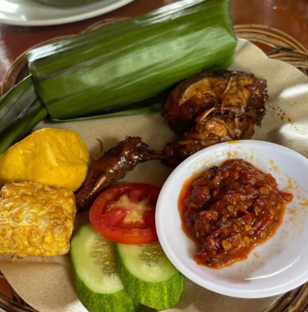 Bukit Sawah Resto, Kuliner Bali Vibes Dekat Pantai Anyer Serang View Keren Melintir