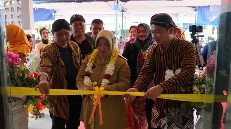 Wakil Bupati Kab. Purworejo meresmikan gedung baru Kantor Kecamatan Grabag.