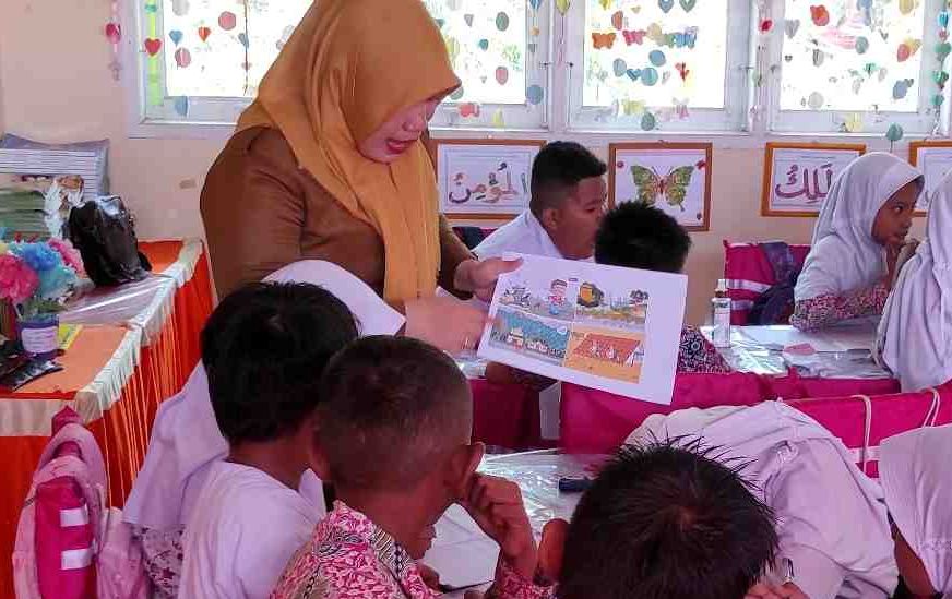 Ilustrasi guru.  Guru Non PNS Jawa Tengah Ingin dapat Gaji Rp15 Juta per Bulan, Ikuti Program Ini, Cek di Link Ini