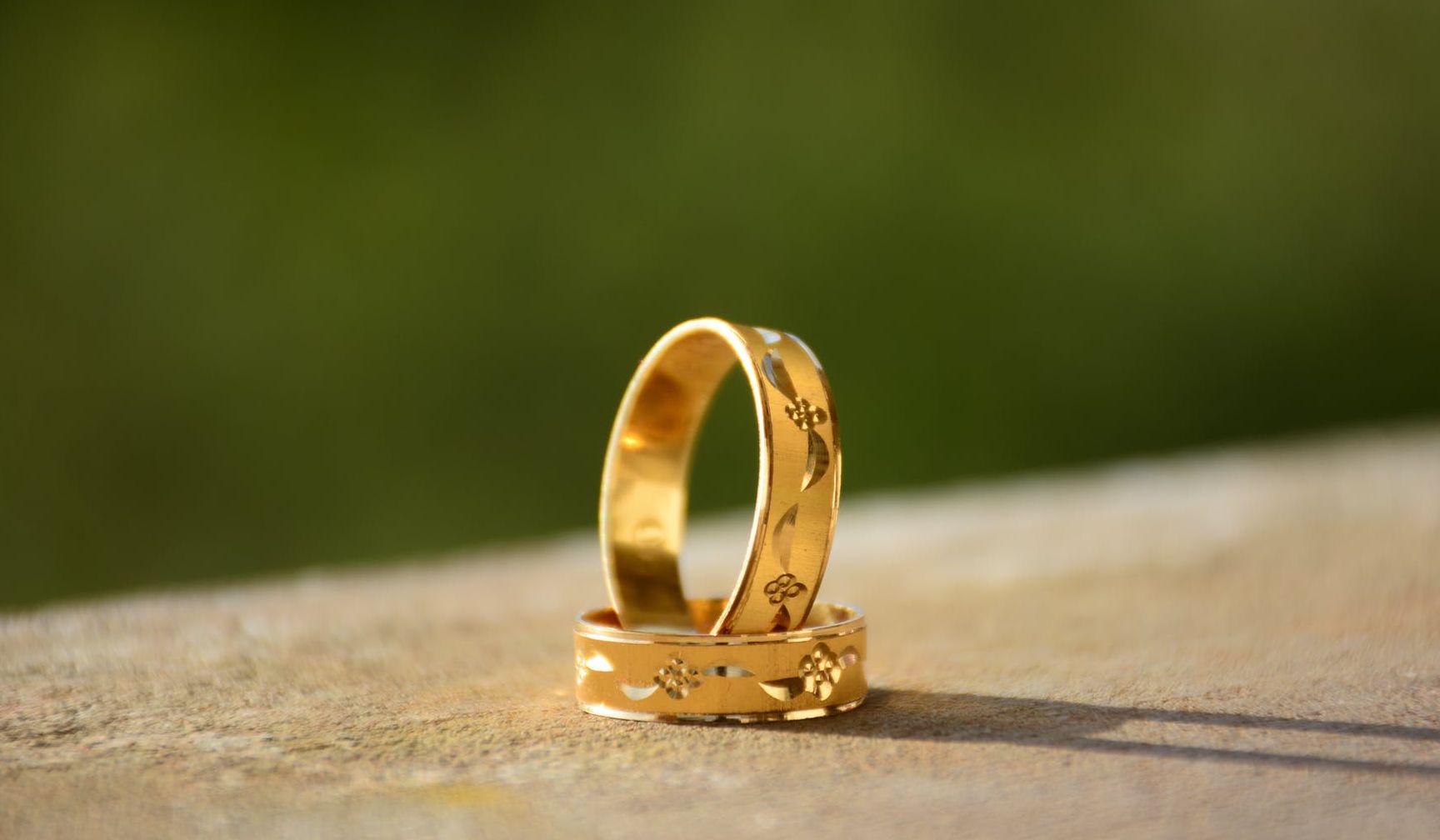 ILUSTRASI - Cara mudah untuk membersihkan emas yang mulai menghitam, untuk menjaga perhiasan semakin terlihat kinclong.