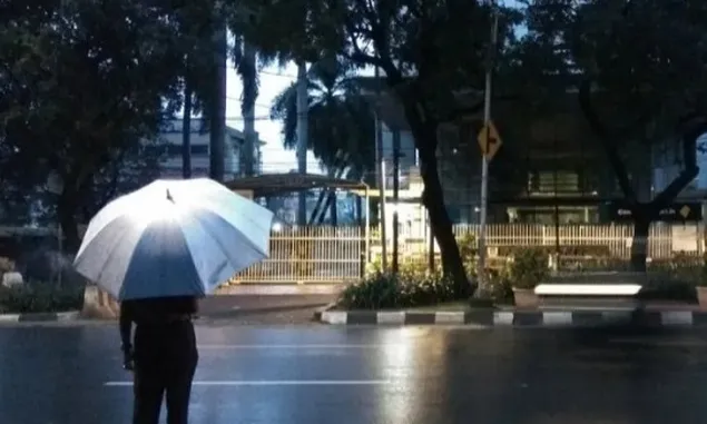 Prakiraan Cuaca DKI Jakarta Hari Ini: Potensi Hujan Petir di Wilayah Jagakarsa, Cipayung, hingga Ciracas