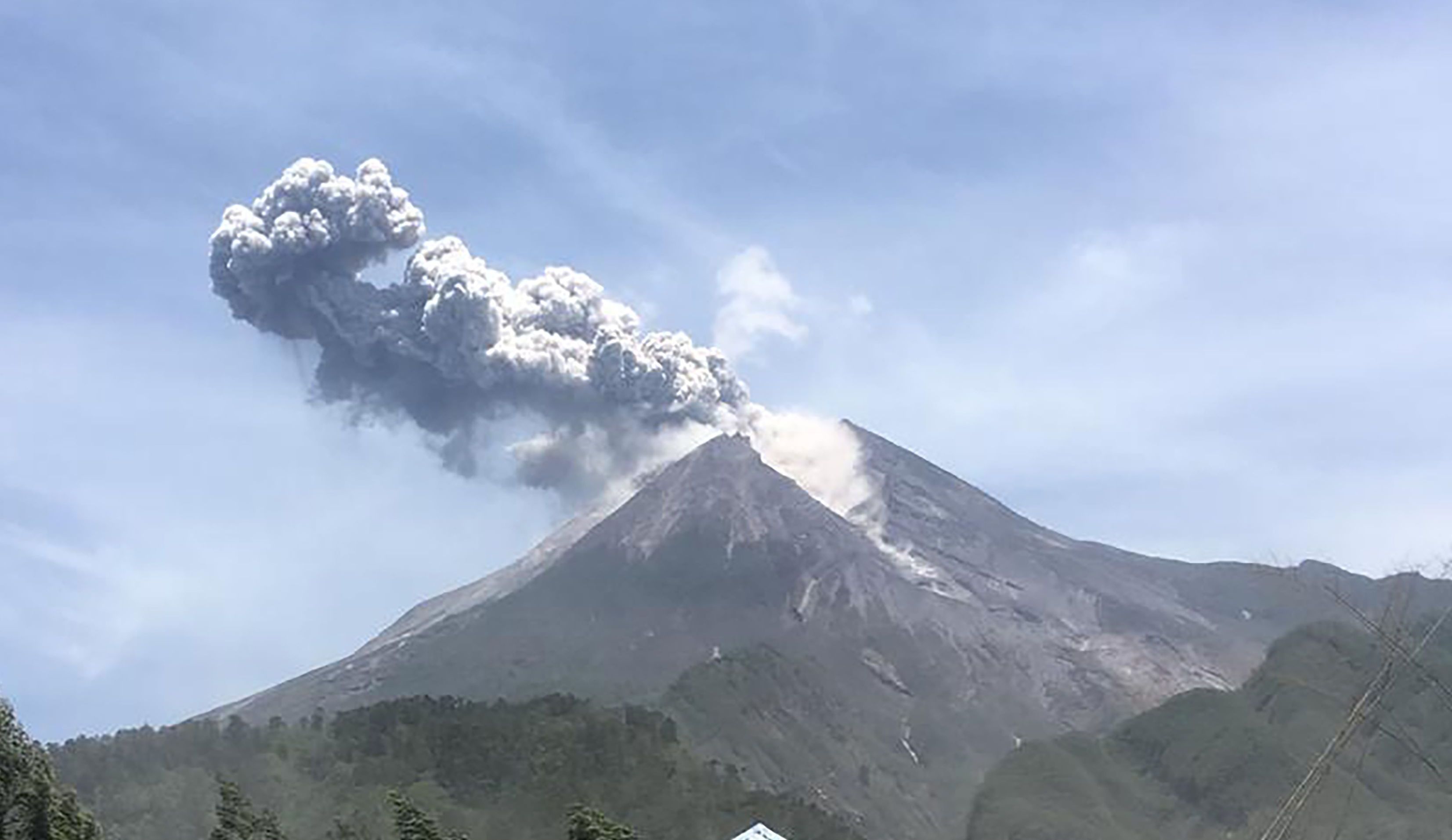  Status Gunung Merapi  Meningkat Siaga Level 3 Warga di 