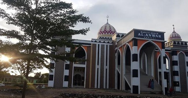 Masjid Jami Al Anwar Kecamatan Mapilli Kab Polewali Mandar Sulawesi Barat