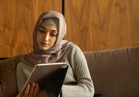 Ibadah puasa Ramadhan yang dijalankan secara ikhlas semata karena Allah, akan menerima kemuliaan dan pahala setiap harinya