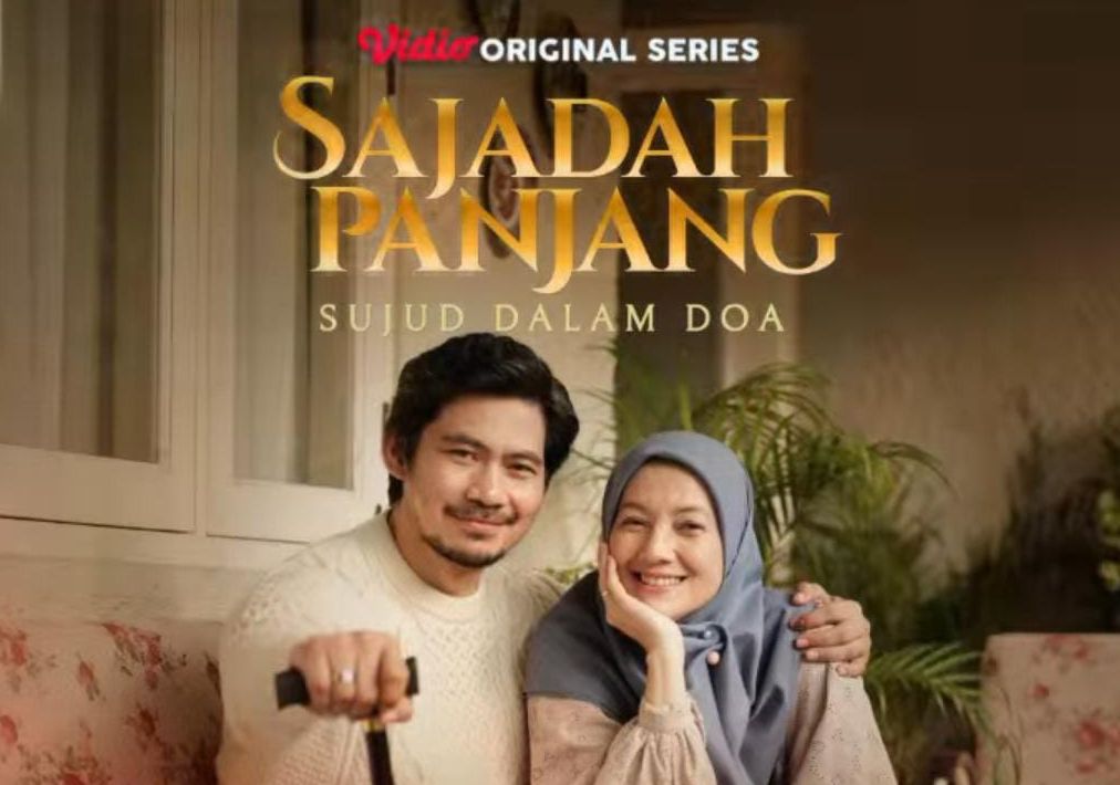 Drama series original dari Vidio, Sajadah Panjang: Sujud dalam Doa, sudah resmi rilis pada hari kemarin dan kini episode awal tayang gratis.