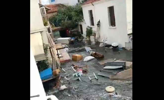 Video Tsunami Turki.