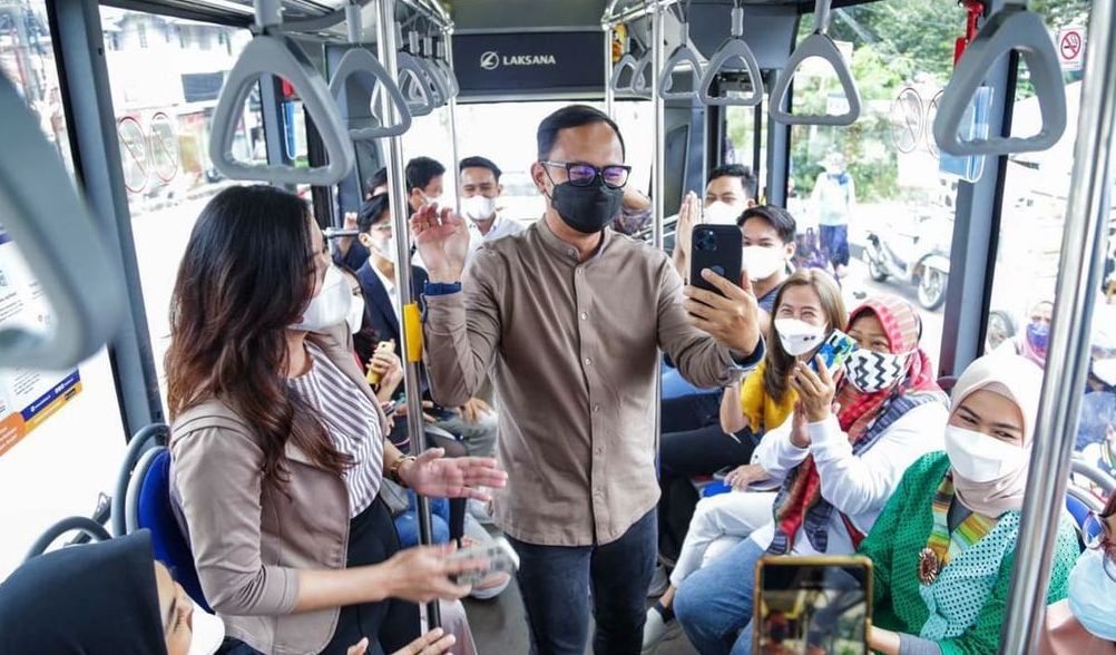 Potret Wali Kota Bogor di dalam Bus Transpakuan