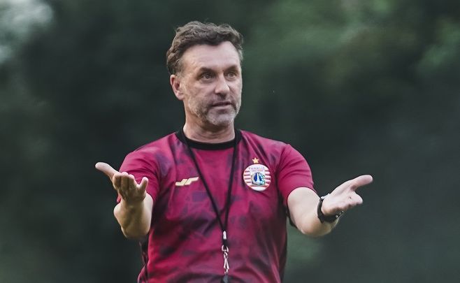 Pelatih Persija Jakarta Thomas Doll keluhkan dua hal yang buat gagal juara.