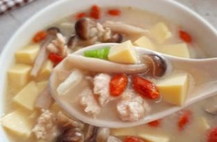 Resep Sup Tofu Kuah Susu rasanya enak dan lembut.