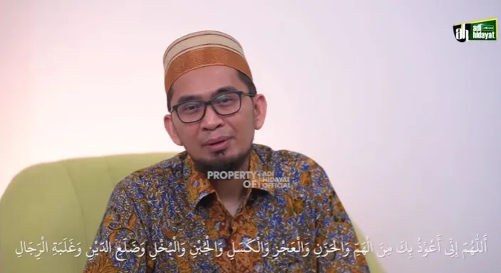 Sering Baca Al Quran Di HP? Ustadz Adi Hidayat Jelaskan Hukum Baca Al ...