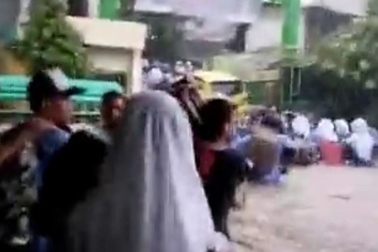 Tembok MTSn 19 Pondok Labuh Roboh, 3 Siswa Dilaporkan Meninggal Dunia ...