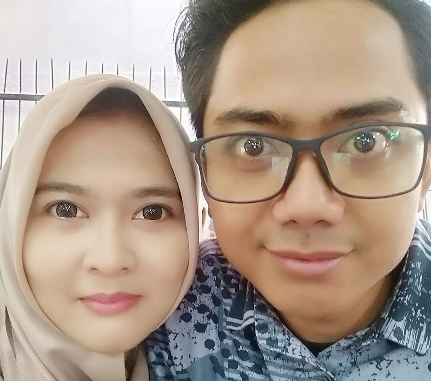 Suci Fitri bersama sang kekasih almarhum Yodi Prabowo, editor Metro TV yang kematiannya menimbulkan misteri.*/Facebook/Suci Fitri Rohmah