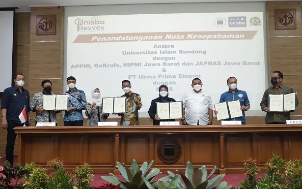 LPPM Unisba berikan Penghargaan Bagi Peneliti Terbaik pada Gelaran 3rd RESVEX 2022.
