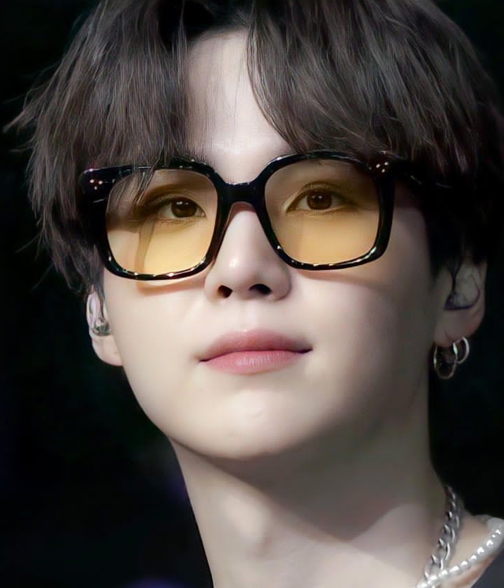 ARMY Indonesia anggap Petugas Imigrasi Indonesia telah bocorkan privasi Suga BTS 