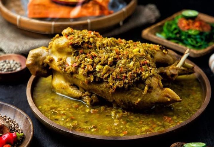 Khas Bali! Resep Ayam Betutu Lengkap Cara Buatnya, Aromanya Bikin ...