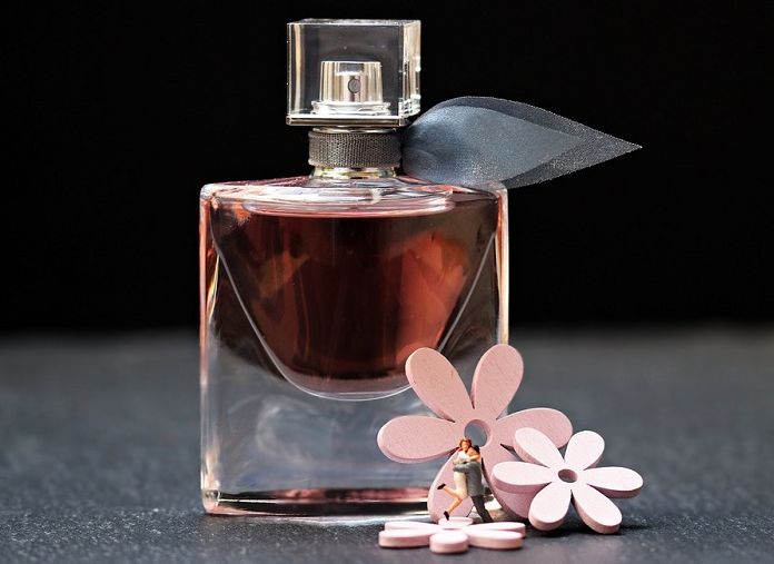 Ilustrasi parfum - 15 Ide Hadiah Valentine Anti Maistream untuk Pria di Hari Kasih Sayang 2022, Mulai dari Parfum hingga Boxer