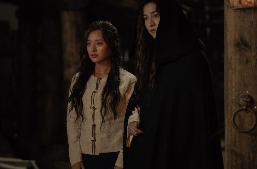Kim Ji Won dan Song Joong Ki di musim pertama drama Arthdal Chronicles.
