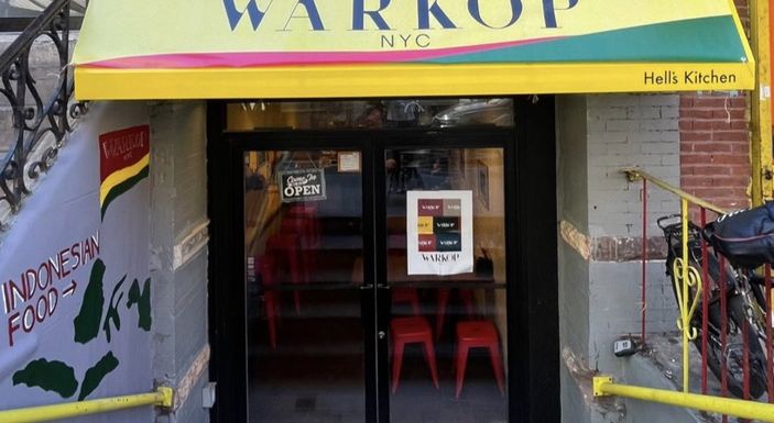 Potret Warkop NYC. Warung kopi sederhana, Warkop NYC, hadir di New York, Amerika Serikat, menyediakan mi instan ala Indonesia, hingga viral di media sosial.