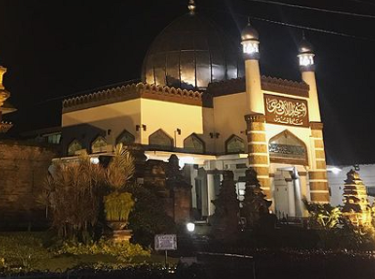 Jadwal sholat hari ini dilengkapi doa memohon terlepas jeratan hutang, lengkap lafal Bahasa Arab dan terjemahannya Bahasa Indonesia