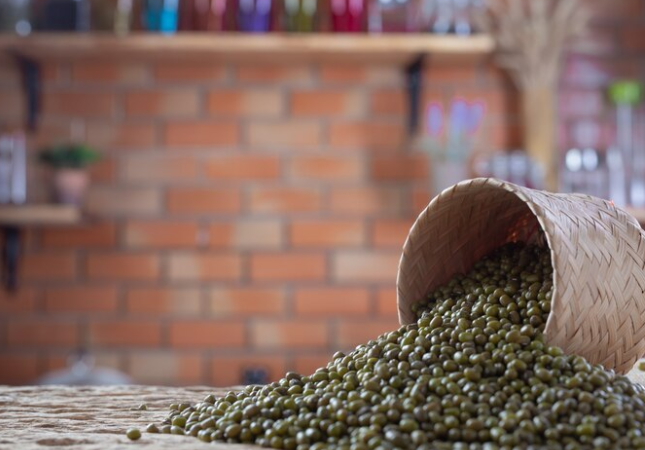 Manfaat Kacang Hijau Bagi Kesehatan Tubuh, Nomor 2 Bagi Kaum Hawa Yang Ingin Kulit Tetap Mulus. / freepik / jcomp
