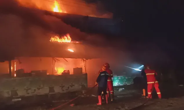 BREAKING NEWS! Pasar Perja Terbakar, Banyumas - Banjarnegara Lumpuh