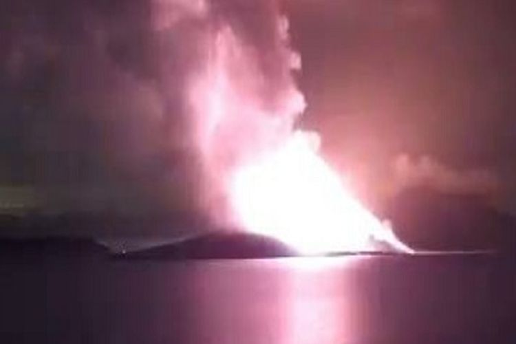 Gunung Anak Krakatau Kembali Erupsi, BPBD Peringati Warga Pesisir Lebak