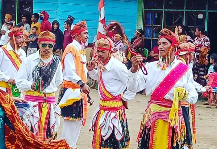 Busana Adat Manggarai Mulai Amburadul, Penutup Kepala Cendrung Pakai ...