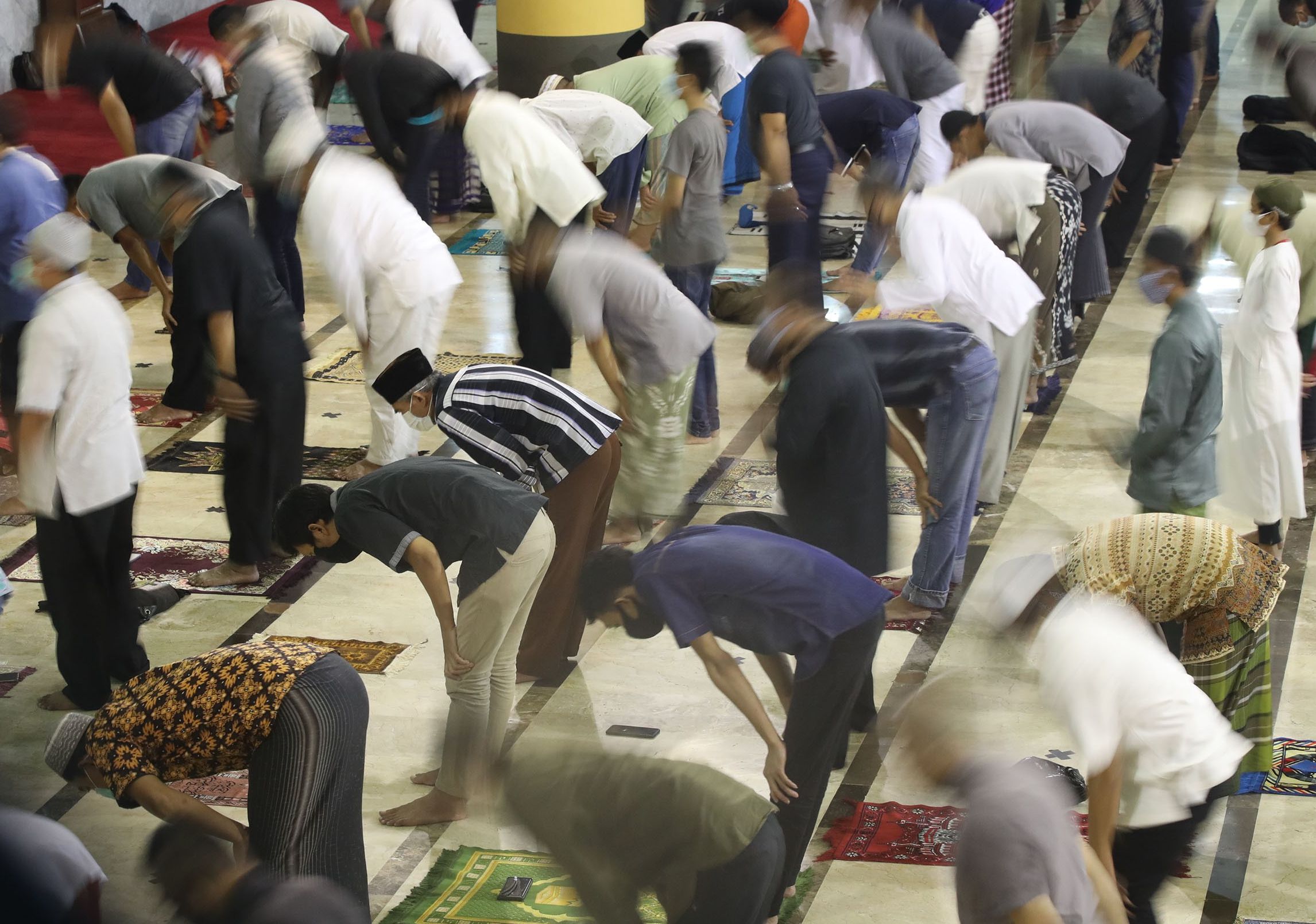 Rasulullah Shalallahu allaihi wassalam, menggolongkan kaum Muslim yang mengerjakan sholat tarawih di bulan Ramadan bersama orang-orang shiddiqin dan orang-orang yang syahid. 