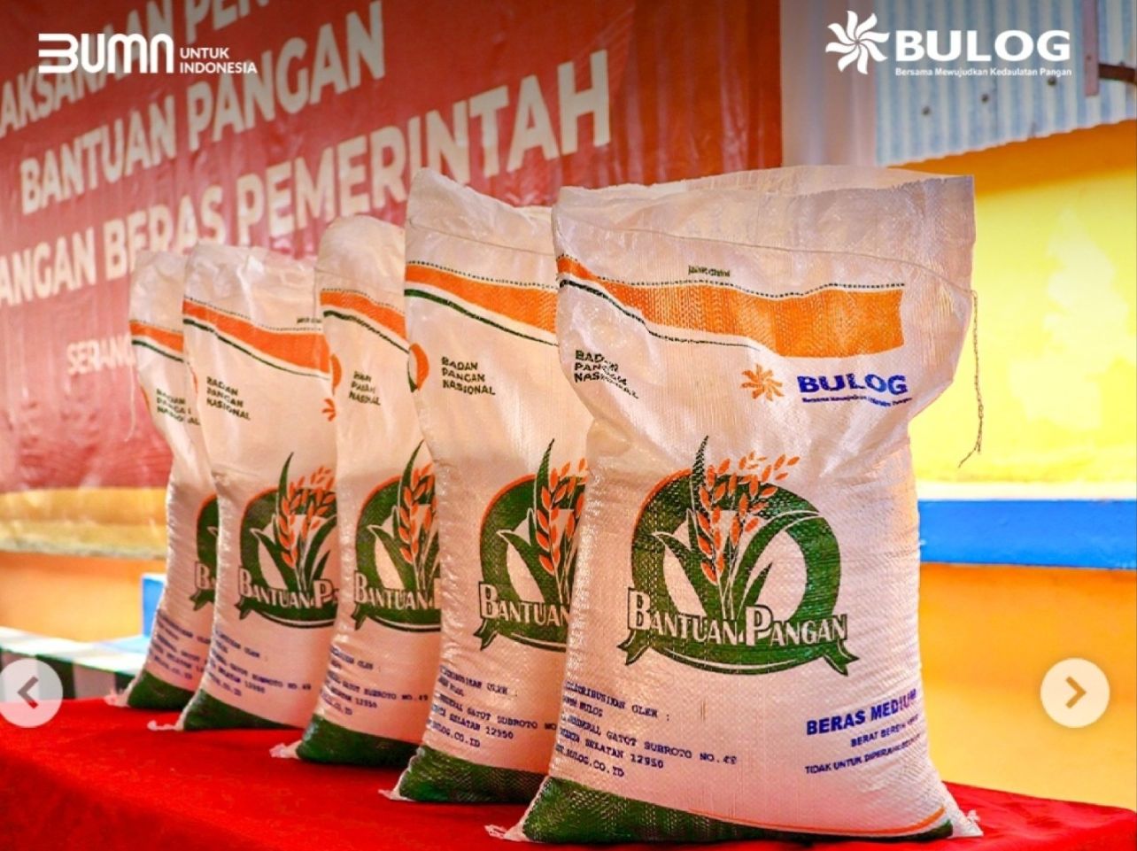 Beras Perum Bulog. Salurkan Bantuan Pangan di Klaten, Presiden Jokowi: Ini Beras Berkualitas Layak Konsumsi.*