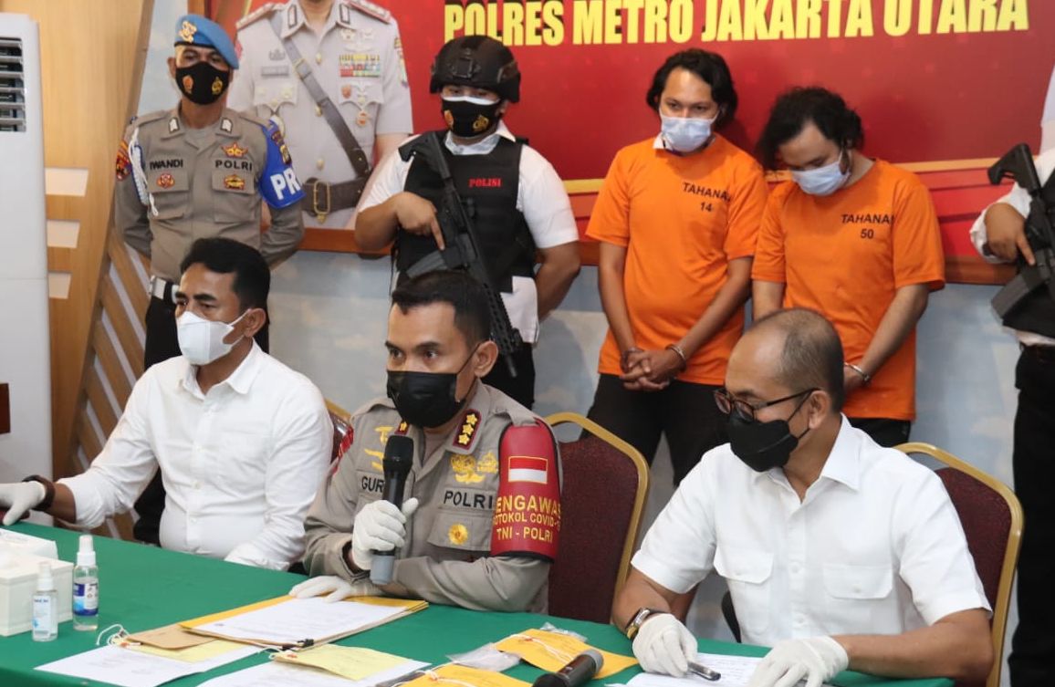 Keterangan pers Kapolres Jakarta Utara Kombes Pol Guruh Arif Darmawan soal penangkapan DM dan AA personel dan mantan personel band Deadsquad 