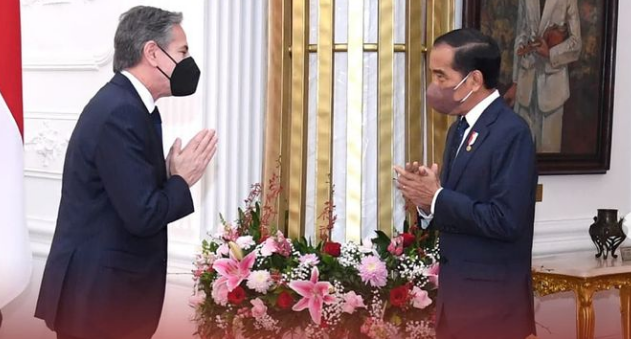 Sudah Diverifikasi Presiden Joko Widodo melakukan pertemuan bilateral dengan Menteri Luar Negeri Amerika Serikat Anthony J. Blinken, pada Senin, 13 Desember 2021, di Istana Merdeka, Jakarta.