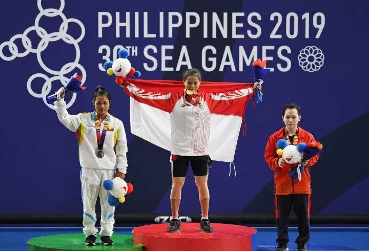 Windy Cantika Aisah berhasil merebut medali emas di SEA Games 2019 sekaligus pecahkan rekor dunia.