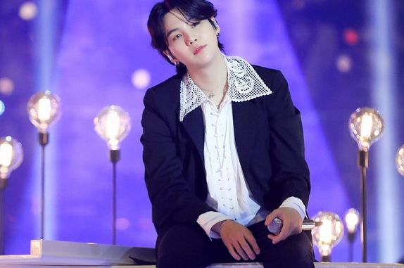 Ilustrasi - ARMY Siap-siap! Link Beli Tiket Konser Agust D Suga BTS 26-28 Mei di Jakarta Hari Ini Mulai Pukul 10.00 WIB