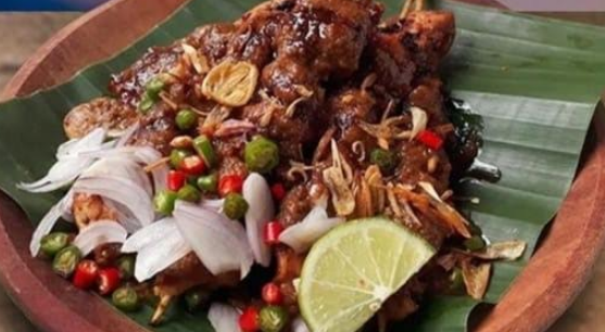 Sate, street food enak dan murah Indonesia