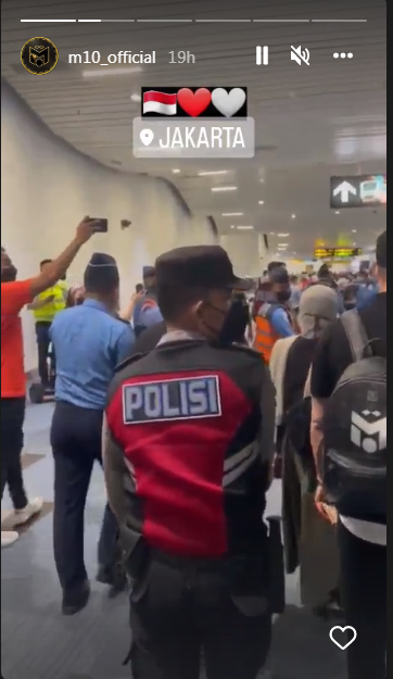Ozil saat tiba di Jakarta/ @m10_official